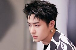 Vương Nhất Bác từ MC 'Thiên thiên hướng thượng' hạ xuống thành khách mời vì loạt ồn ào gần đây?