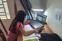 Vì sao nhiều địa phương không dạy trực tuyến cho học sinh lớp 1?
