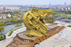 Trung Quốc di dời tượng Quan Vũ khổng lồ