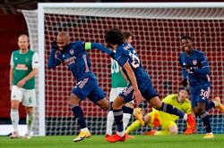 Arsenal thi đấu bết bát, cựu HLV Wenger nói một câu đầy bất ngờ