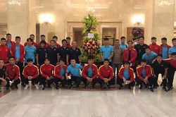 Chủ tịch nước Nguyễn Xuân Phúc động viên tuyển Việt Nam