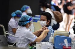 Lý do không thể nôn nóng giảm khoảng cách tiêm 2 mũi vắc xin Covid-19