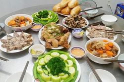 Mẹ chồng đòi chỉ tổ chức đám cưới 7 mâm, cô dâu nhất mực không đồng ý thì bị nói thẳng mặt: '28 tuổi rồi còn đòi hỏi' và cái kết quay xe cực gấp!