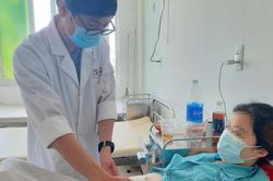 Cắt bỏ khối u cho thai phụ bị ung thư đại trực tràng hiếm gặp