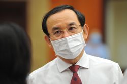 Bí thư TP.HCM: Đầu tư vaccine, thuốc cho quận 7 và huyện Củ Chi