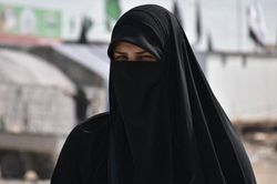 Taliban ra sắc lệnh đầu tiên đối với phụ nữ