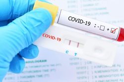 Bộ Y tế khuyến khích người dân ở TP.HCM tự test nhanh COVID-19 tại nhà