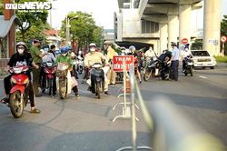 Ba nhóm người dân, doanh nghiệp ở Hà Nội phải làm lại giấy đi đường