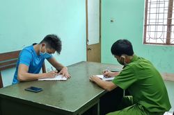 Ra đường chụp ảnh 'sống ảo' không đeo khẩu trang, bị phạt 6 triệu đồng