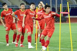 Chờ HLV Park Hang Seo vá hàng thủ