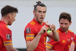 Vòng loại World Cup 2022 đêm qua: Gareth Bale và Lingard rực sáng khó tin
