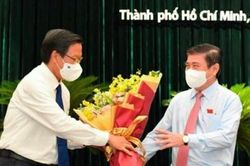 Ông Nguyễn Thanh Phong bàn giao nhiệm vụ Chủ tịch UBND TPHCM cho ông Phan Văn Mãi