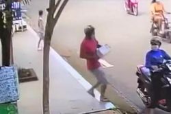 Đôi nam nữ ôm thùng bia bỏ chạy khi đang giãn cách gây xôn xao cộng đồng mạng