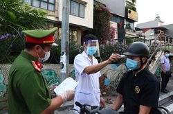 Hà Nội giải tỏa ùn tắc trong ngày đầu dùng giấy đi đường mới
