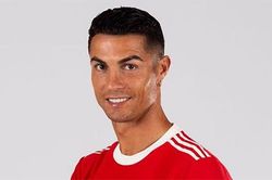 Ronaldo gọi Messi là đối thủ vĩ đại nhất