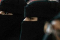 Taliban yêu cầu nữ sinh viên đại học mặc trang phục truyền thống