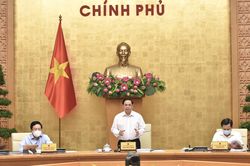 Thủ tướng: Nhanh chóng kiểm soát dịch bệnh, xây dựng kịch bản phục hồi kinh tế