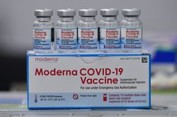 Người tiêm mũi 1 Moderna, mũi 2 có thể thay thế bằng vaccine nào?