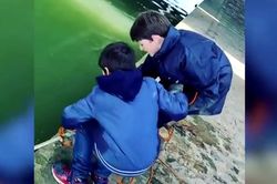 Cậu bé 11 tuổi câu hàng trăm chiếc xe máy dưới sông Seine