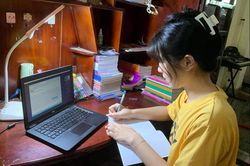 Sở GD&ĐT TP.HCM đề xuất hỗ trợ thiết bị học online cho 72.600 học sinh