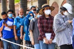 Chuyên gia lo ngại về kế hoạch xét nghiệm 100% dân số Hà Nội