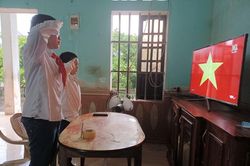 Nhiều địa phương tìm giải pháp gỡ khó cho cô và trò khi học trực tuyến