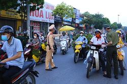 Hà Nội tiếp tục sử dụng mẫu giấy đi đường đã cấp