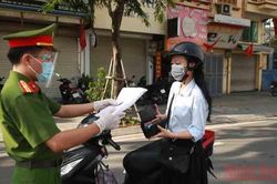 Bí thư Thành ủy Hà Nội yêu cầu tiếp thu, điều chỉnh cấp giấy đi đường cho phù hợp