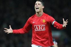 Man United nhận tin kém vui từ Ronaldo, quyết mua thêm tiền vệ