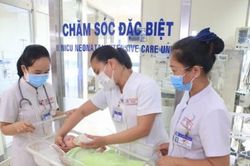 Thừa Thiên Huế: Cứu sống mẹ con sản phụ mắc Covid-19 nguy kịch
