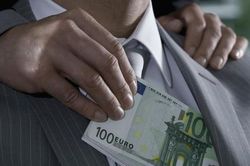 Cựu quan chức EU dính bê bối hối lộ trị giá 60 triệu euro