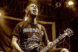 Nghệ sĩ Indonesia đột tử khi đang biểu diễn