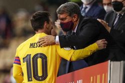Chủ tịch Barca nói lời 'gan ruột' với Messi