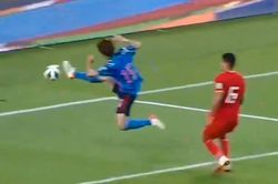 Pha đạp bóng hạ gục tuyển Trung Quốc ở vòng loại World Cup