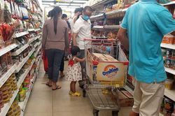 Chính quyền đối lập Myanmar kêu gọi nổi dậy, người dân đổ xô mua hàng