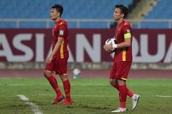 Hàng thủ Việt Nam lại báo tin buồn cho HLV Park Hang Seo