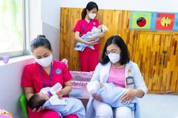 Chuyện ở nơi những bé sơ sinh phải xa mẹ vì Covid-19