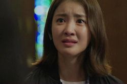 Thu dọn đồ chuẩn bị cho con nhập viện, tôi sững người khi thấy cuốn sổ cất kỹ dưới đáy tủ