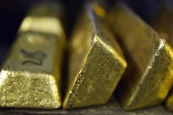 Giá vàng lao dốc chóng mặt do đồng USD mạnh lên