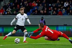 Timo Werner lại bỏ lỡ cơ hội trước gôn trống, CĐV ngán ngẩm