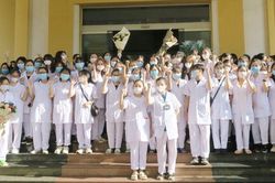 200 'chiến sĩ áo trắng' thành phố Cảng lên đường hỗ trợ Hà Nội chống dịch