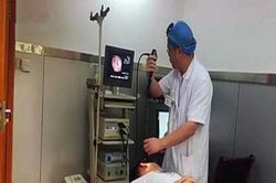 Khám tai lúc nửa đêm, cặp đôi đỏ mặt khi bác sĩ hỏi lý do