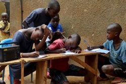 Muốn biết một đất nước chưa được tiêm chủng sẽ như thế nào, hãy nhìn sang Uganda!