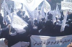 Phụ nữ Afghanistan tuần hành ủng hộ Taliban, gọi nhóm này là 'tia hi vọng duy nhất'