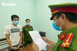 Khởi tố đối tượng chống người thi hành công vụ