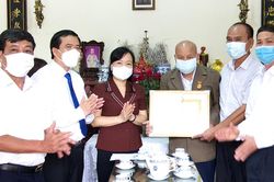 Trao Huy hiệu 70 năm tuổi Đảng tại huyện Thanh Thủy