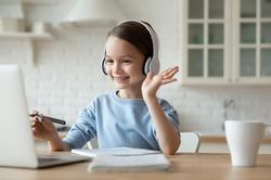 Trẻ lớp 1 ở Mỹ học online không quá 90 phút mỗi ngày