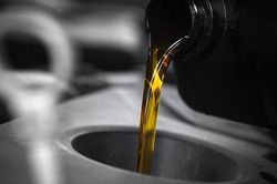 Trung Quốc xả kho dự trữ, giá dầu tiếp tục lao dốc