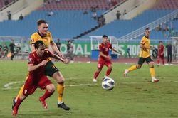 Ngẩng cao đầu và bước tiếp