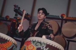 ARMY tim đập muốn rớt ra trước màn trống mãnh liệt của Jungkook BTS